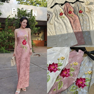 Váy lụa cổ yếm thêu hoa hồng sang chảnh