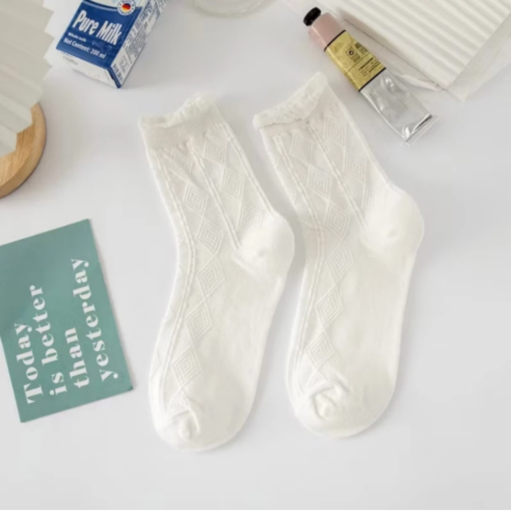 Tất Nữ Cổ Cao Vintage Hàn Quốc Màu Trắng Dệt Kim Cotton Mềm Mại Phối Đồ Xinh T16-SoftStep