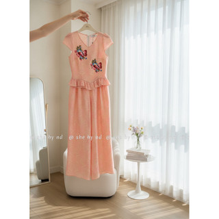 Sét áo lụa cộc tay thêu 2 bướm bèo gấu + quần xuông lụa