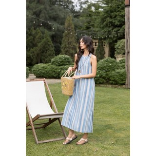 SWANLAKE | Váy Đầm Nữ Maxi Suông Sát Nách Cổ Yếm Linen Sọc Xanh Dương Pastel Du Lịch Biển Hè D13877