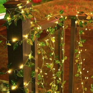 Dây leo giả lá thường xuân + đèn led 3M dùng để trang trí phòng làm việc, decor sự kiện quán cà phê