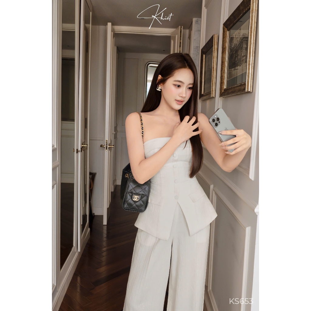 Set quần dài linen hoa kẻ sọc phối áo quây phong cách quyến rũ hiện đại KS653