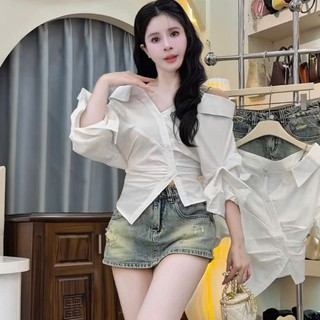 Áo Sơ Mi Cổ V Cách Điệu Chiết eo Tôn Dáng Thời Trang Màu White Hiện Đại