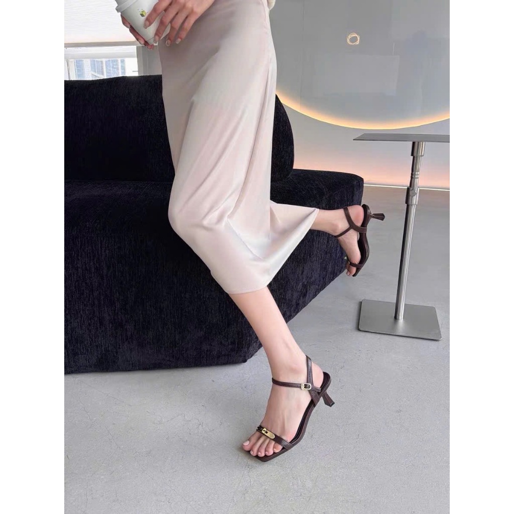 Cao gót sandal quai mũi gắn khoá thời trang thanh lịch – thiết kế hiện đại, dễ phối đồ