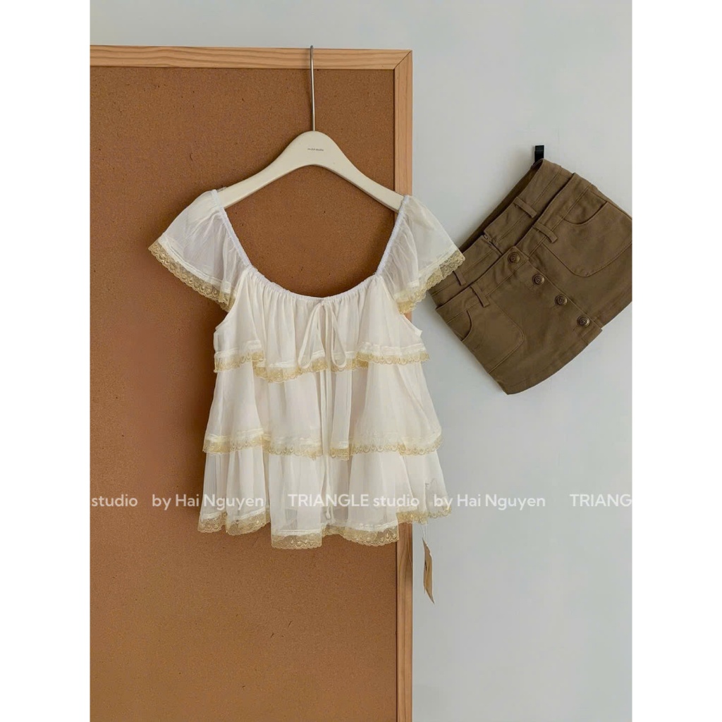 TRIANGLE - Yellow Blouse (Cân nhắc kỹ, return is not welcomed) Áo tơ phối viền ren vàng nhạt style thanh lịch và dễ mặc