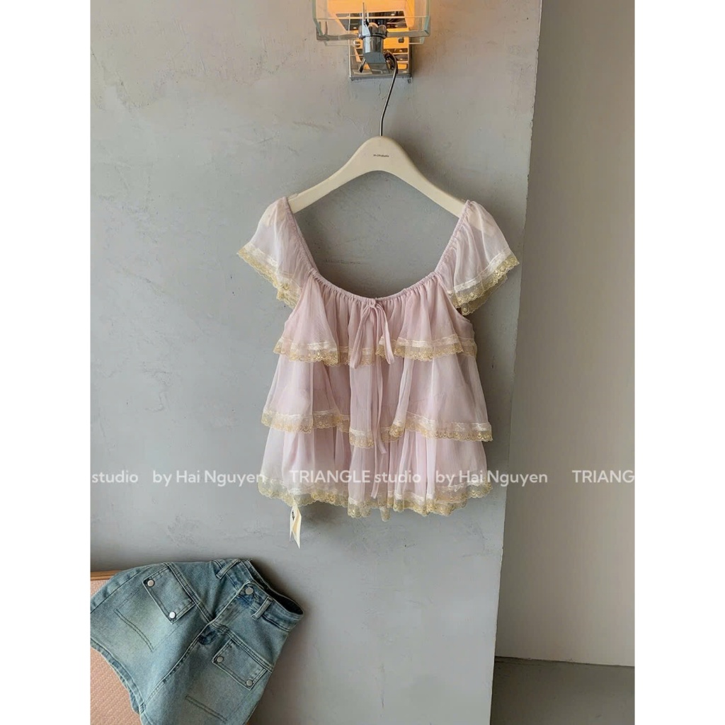 TRIANGLE - Yellow Blouse (Cân nhắc kỹ, return is not welcomed) Áo tơ phối viền ren vàng nhạt style thanh lịch và dễ mặc