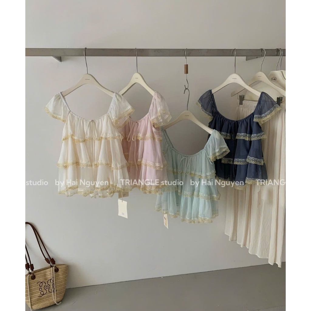TRIANGLE - Yellow Blouse (Cân nhắc kỹ, return is not welcomed) Áo tơ phối viền ren vàng nhạt style thanh lịch và dễ mặc