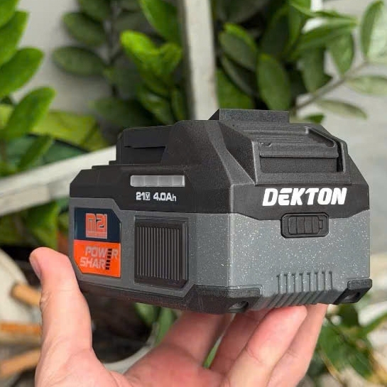 Pin DEKTON M21-B4055A Dung Lượng 4Ah Dòng Xả 55A Chân Pin Phổ Thông