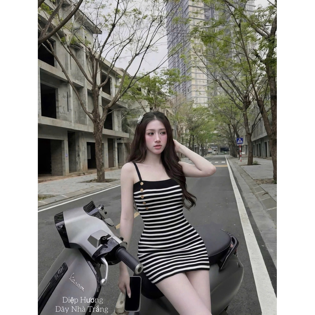 Váy body kẻ 2 dây đính khuy đẹp lắm