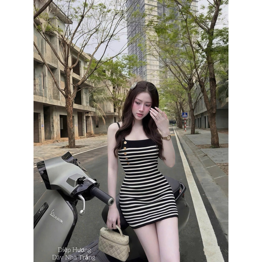 Váy body kẻ 2 dây đính khuy đẹp lắm