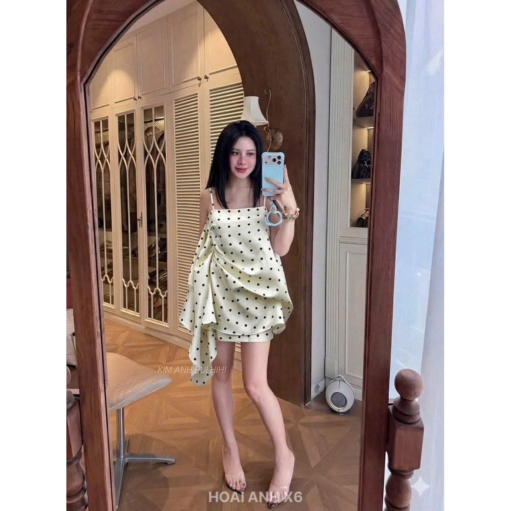 Đầm hai dây chấm bi - trắng dáng suông nhẹ phối tà vạt SM