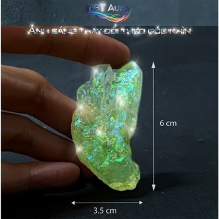 Tinh Thể Xanh Lá Nhạt Ánh Kim