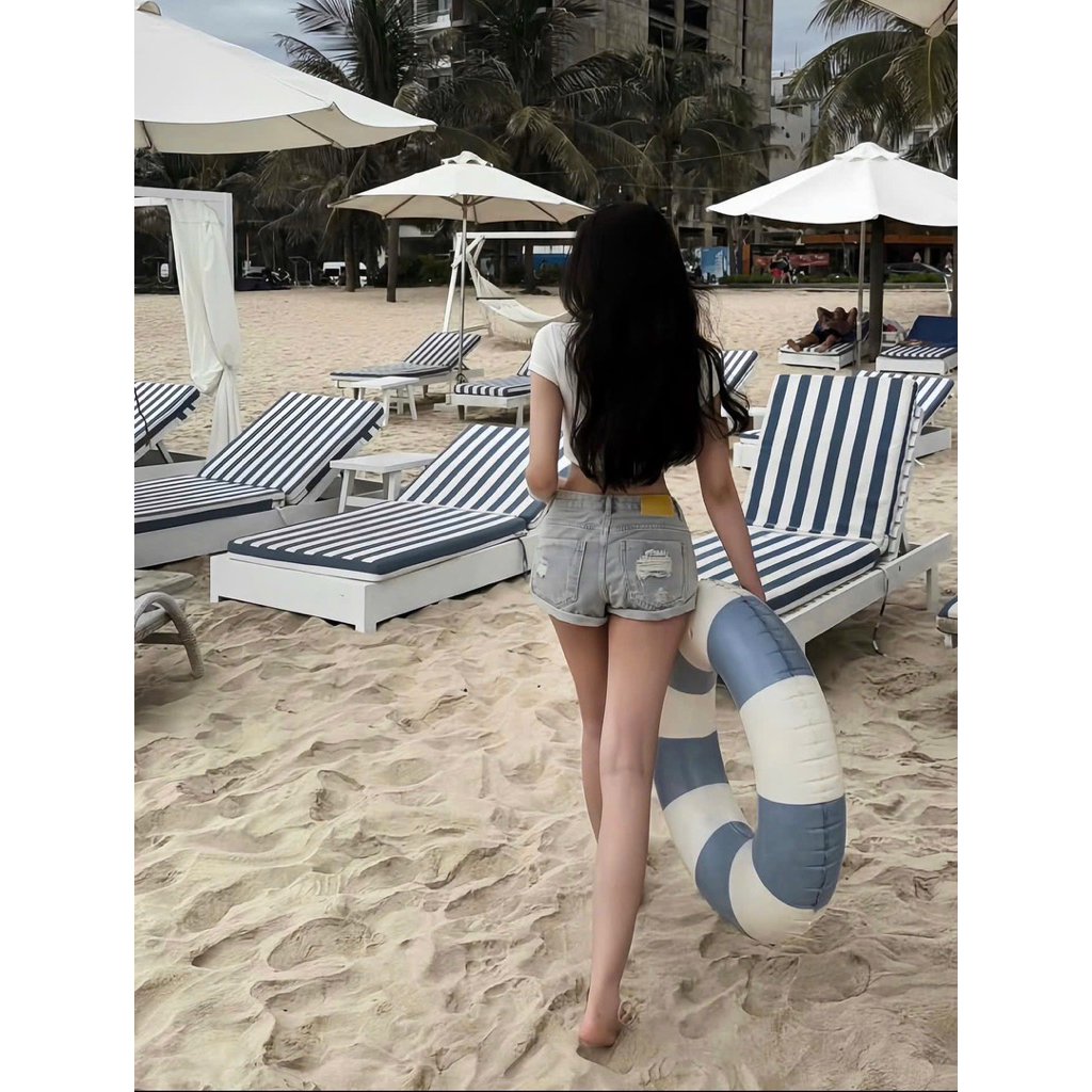𝒄𝒂𝒎.𝒄𝒍𝒐𝒔𝒆𝒕•Quần Short Rách Newww