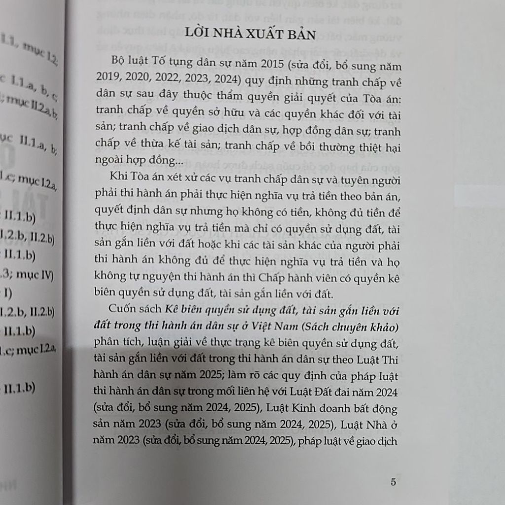Sách - Kê Biên Quyền Sử Dụng Đất và Tài Sản Gắn Liền Với Đất Trong Thi Hành Án Dân Sự Ở Việt Nam