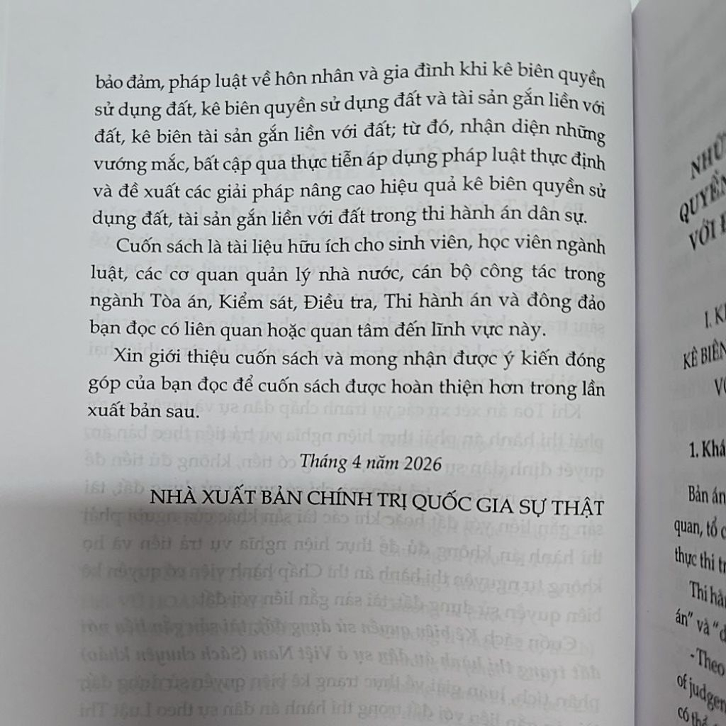 Sách - Kê Biên Quyền Sử Dụng Đất và Tài Sản Gắn Liền Với Đất Trong Thi Hành Án Dân Sự Ở Việt Nam