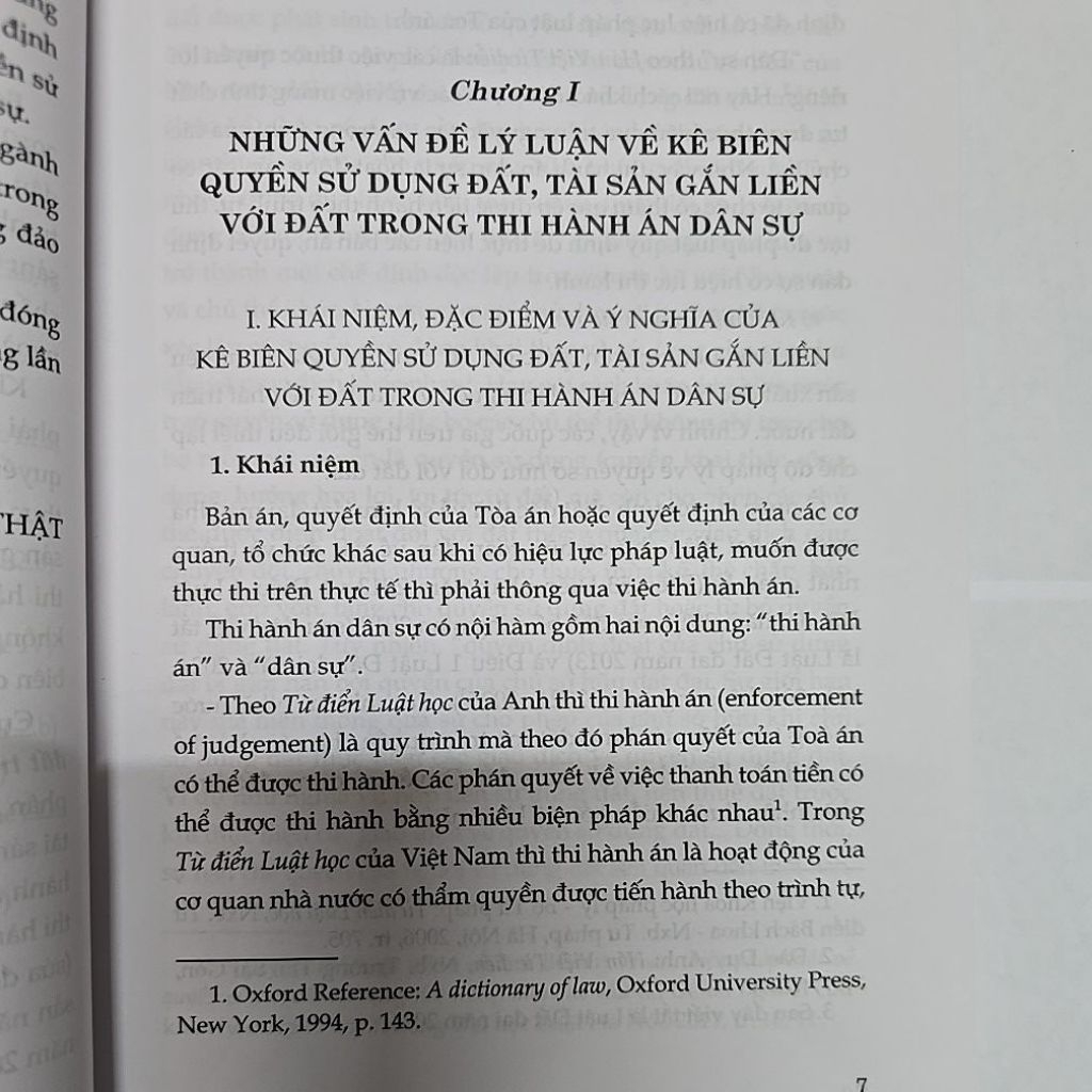 Sách - Kê Biên Quyền Sử Dụng Đất và Tài Sản Gắn Liền Với Đất Trong Thi Hành Án Dân Sự Ở Việt Nam