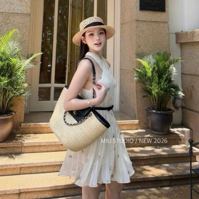 MIU.STUDIO •Đầm voan tơ in hoạ tiết sao nhí kèm đai thắt eo sang chảnh ,Váy thiết kế cổ yếm vạt chéo phối dập ly cao cấp