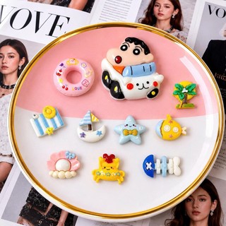 [ĐỘC QUYỀN]  Set Charm Shin Cậu Bé Bút Chì Du Lịch Biển Hè Dễ Thương Kèm Sao Biển Cua Vàng Vỏ Sò Thuyền Buồm Cây Dừa