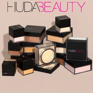 Phấn phủ bột Huda Beauty Easy Bake Loose Baking & Setting Powder 20g