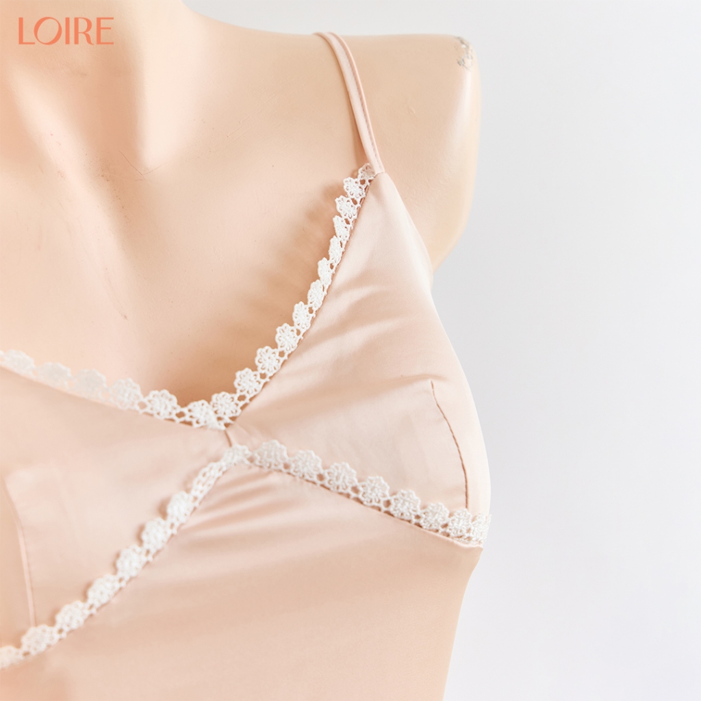 Váy Ngủ Loirechic FDMN260376 Có Mút Chất Lụa Mềm Mát Điểm Ren a Nhấn
