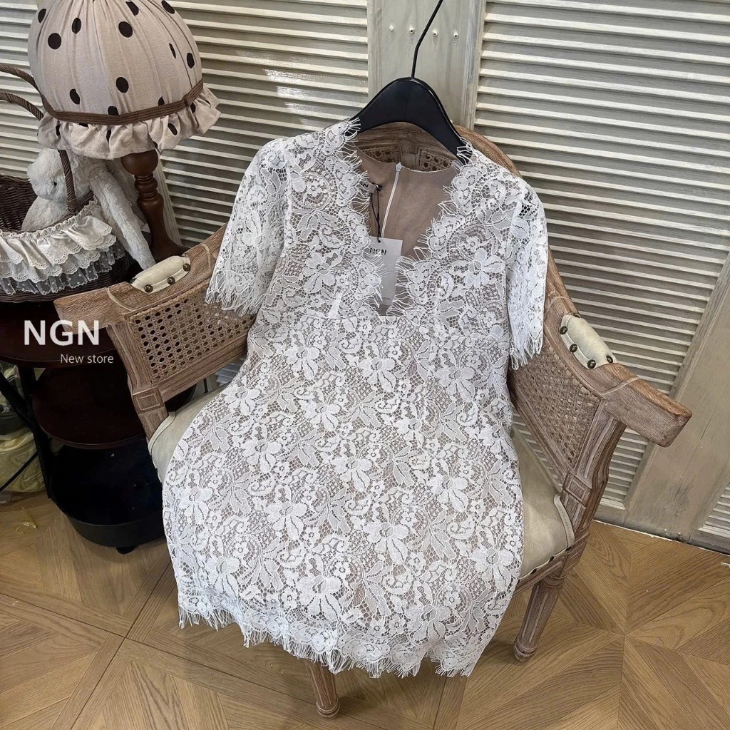 Váy Ren Trắng Kem Dự Tiệc Dáng Suông Cổ V, Đầm Ren Hoa Nổi Sang Trọng Có Lót Trong Đi Chơi Đi Cưới- CHAMIE STUDIO