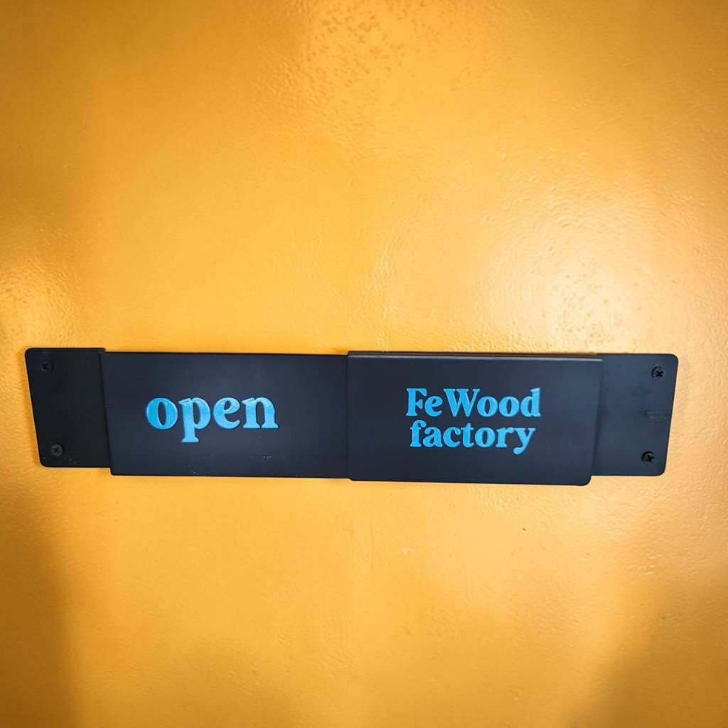 Bảng Open Close Bằng Sắt phù hợp cho shop,quán cafe– LynhDecor Miễn Phí In UV Nội Dung Theo Yêu Cầu
