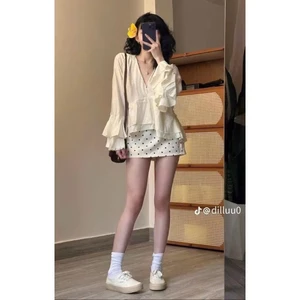 SET ÁO CỔ V BÁNH BÈO PHỐI CHÂN VÁY CHẤM BI, SET ĐỒ NỮ TIỂU THƯ DỊU DÀNG | MEOINDAHOUSE