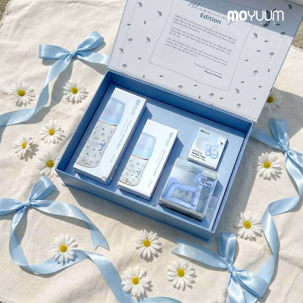 [Phiên Bản Giới Hạn] Set Quà Tặng Moyuum Blooming Edition - Gồm Bình Sữa, Ti Giả & Gặm Nướu Cho Bé
