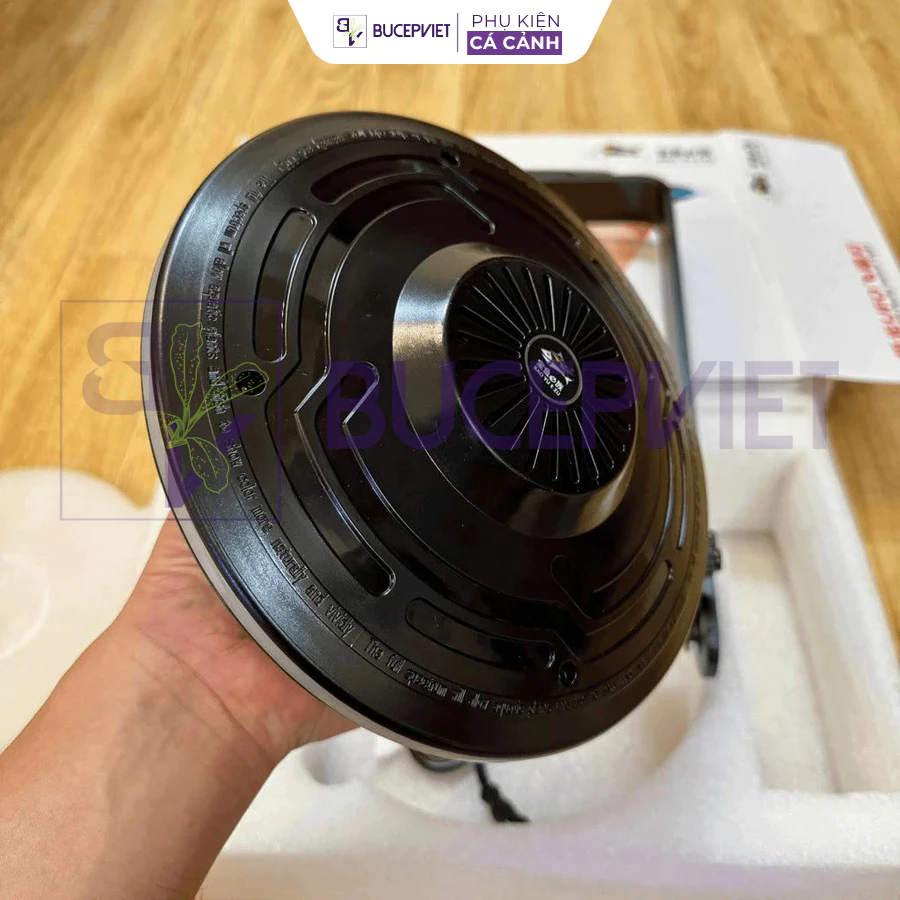 Cận cảnh đèn UFO Baoyu WRGB