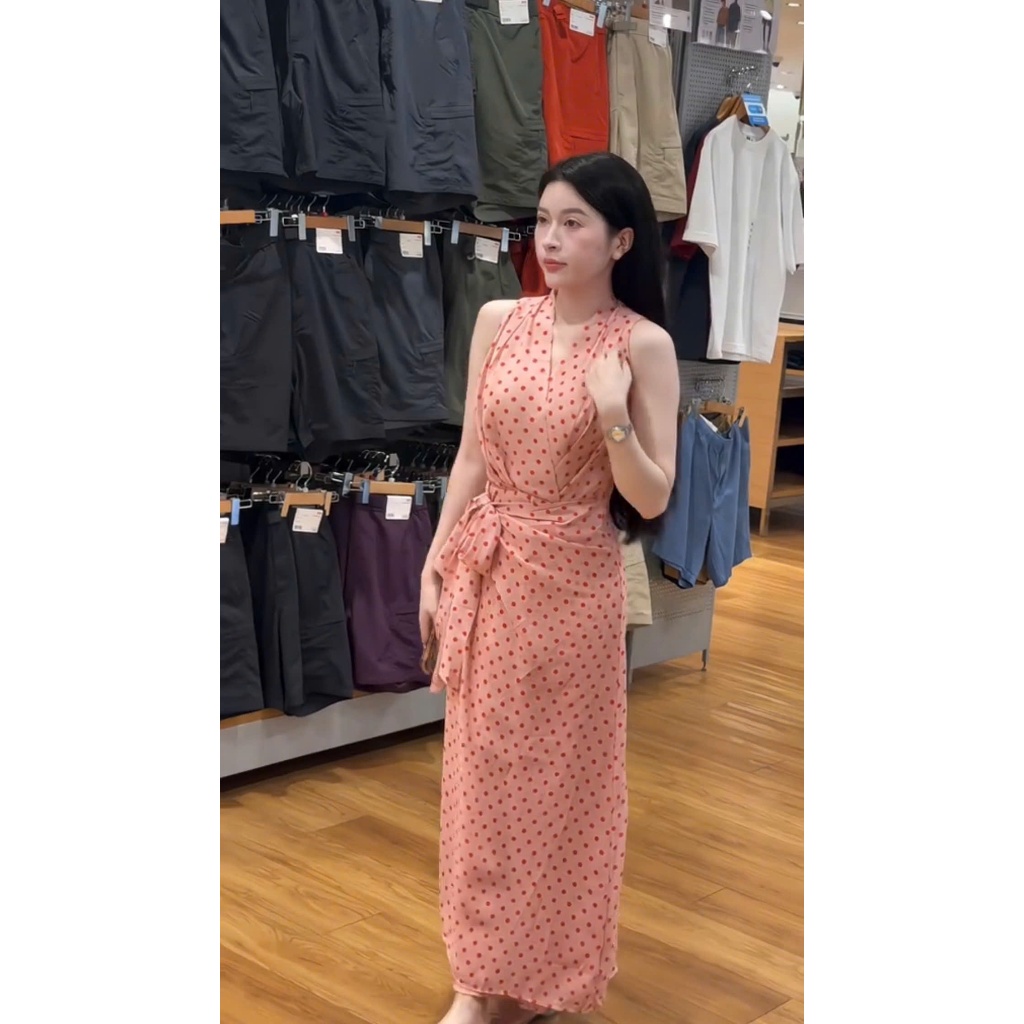 ZIMM STORE-Váy maxi sát nách cổ chữ v khoét sâu phối nơ eo họa tiết chấm bi