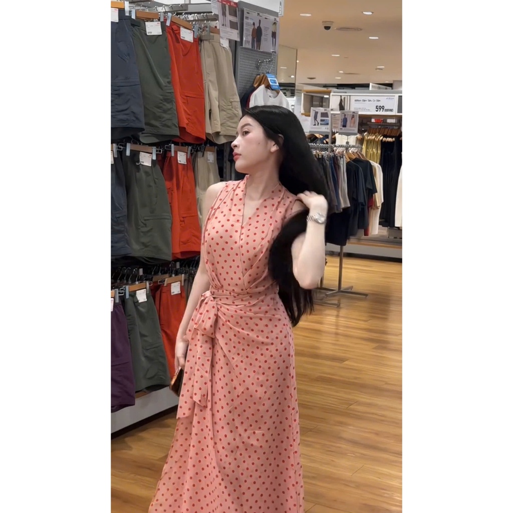 ZIMM STORE-Váy maxi sát nách cổ chữ v khoét sâu phối nơ eo họa tiết chấm bi