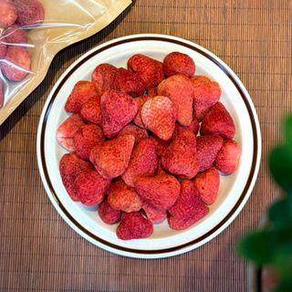 200G DÂU TÂY SẤY THĂNG HOA, DÂU TÂY SẤY GIÒN, XỐP, NGỌT NHẸ, CHUA TỰ NHIÊN, THƠM DÂU