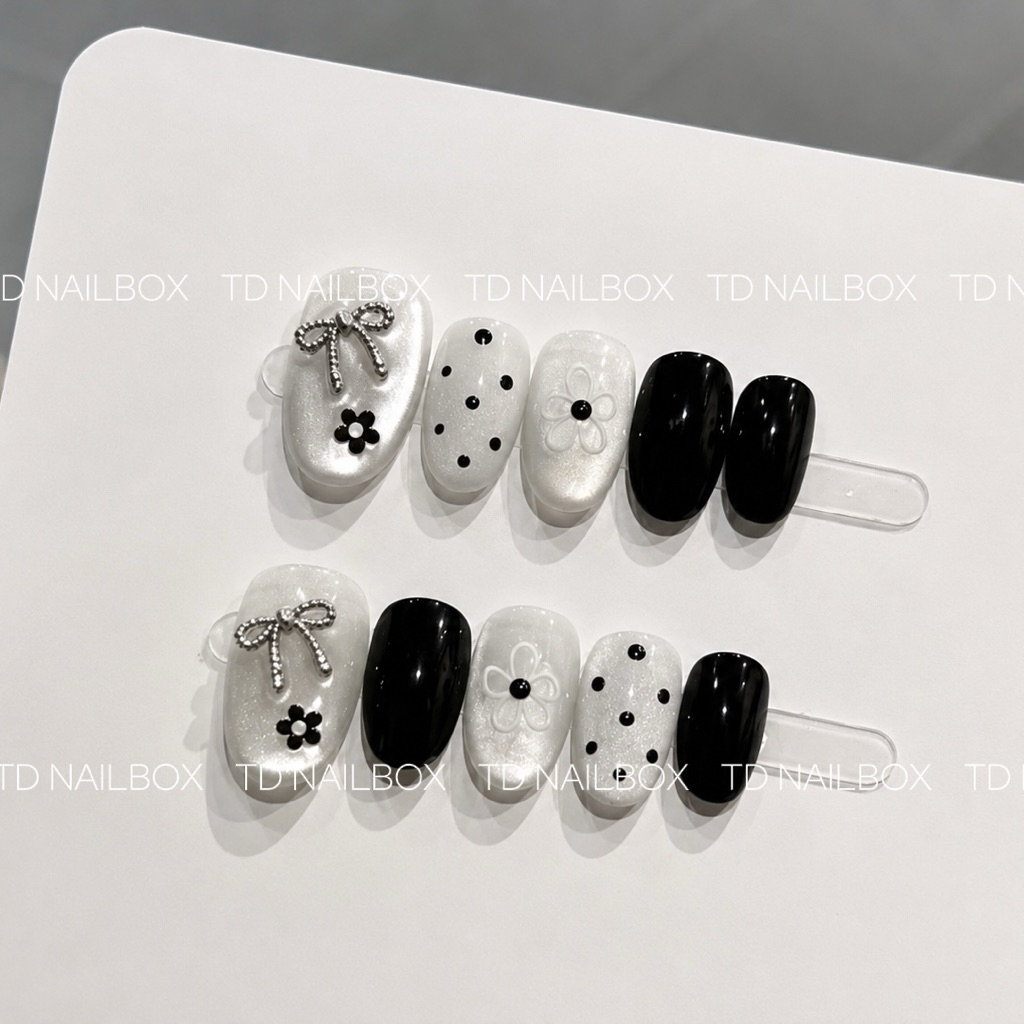 Nailbox mắt mèo bạc mix đen hoa nhí dễ đeo phù hợp mọi lứa tuổi , tôn da