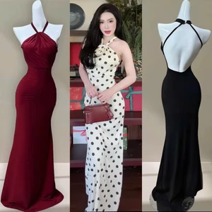 Đầm yếm dây hở lưng dáng dài, màu trơn chất thun Ladong,màu chấm bi chất thun Gân