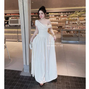 Đầm maxi lệch vai thiết kế dáng dài xoè trẻ trung thanh lịch, Váy nữ hở vai phối ren thiết kế chiết eo tôn dáng