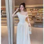 Đầm maxi lệch vai thiết kế dáng dài xoè trẻ trung thanh lịch, Váy nữ hở vai phối ren thiết kế chiết eo tôn dáng