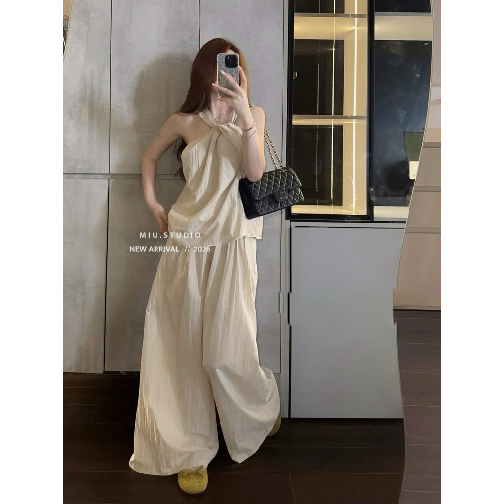 Set 2 món : Áo cổ yếm xoẵn ngực cách điệu kèm quần suông ống rộng ,chất liệu gió nhăn mềm mặc đi du lịch dạo phố