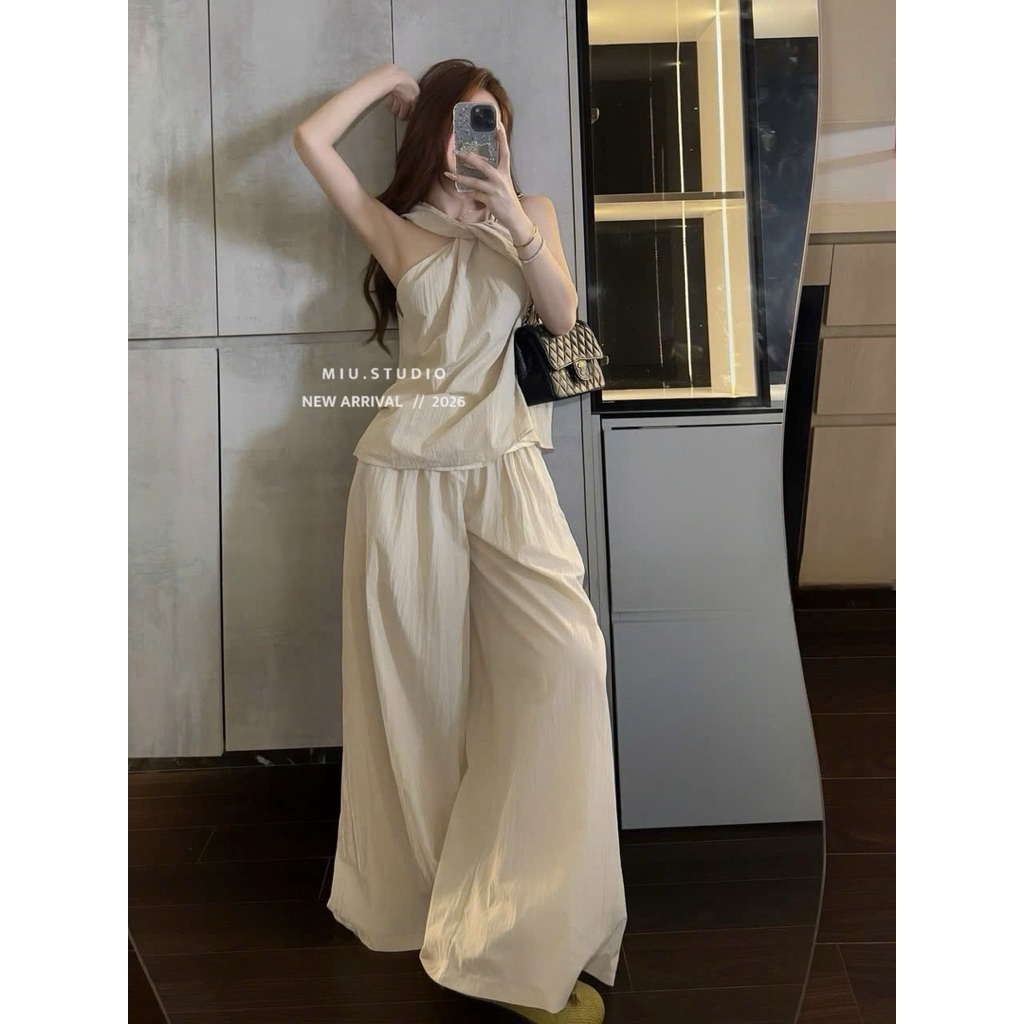 Set 2 món : Áo cổ yếm xoẵn ngực cách điệu kèm quần suông ống rộng ,chất liệu gió nhăn mềm mặc đi du lịch dạo phố