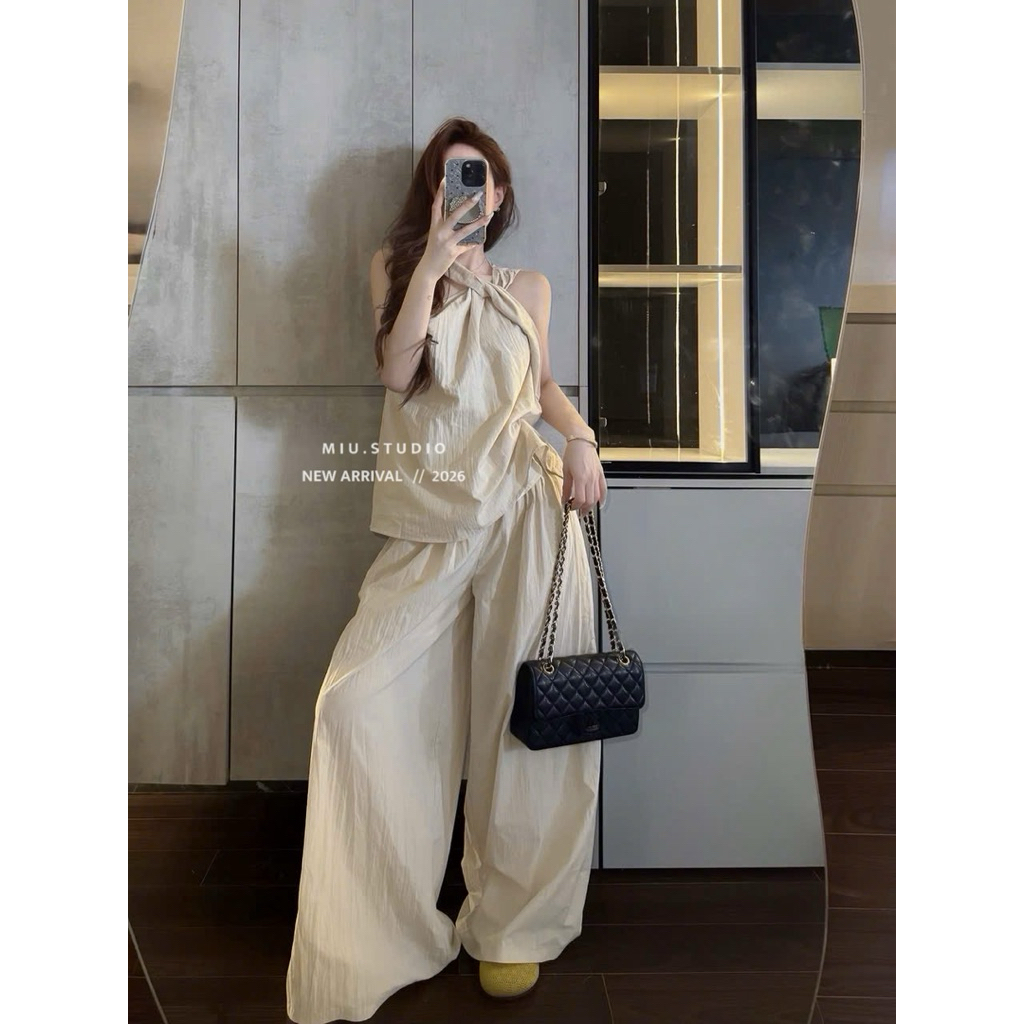 Set 2 món : Áo cổ yếm xoẵn ngực cách điệu kèm quần suông ống rộng ,chất liệu gió nhăn mềm mặc đi du lịch dạo phố