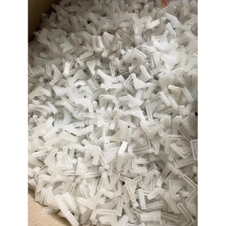 ( Quà tặng ) Bộ 4 chân nhựa lắp kệ sắt V lỗ đa năng - chống trơn trượt, chầy xước sàn