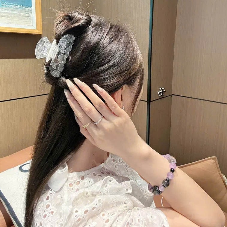 Kẹp Tóc Càng Cua Nhựa Trong Vân Ren Đính Đá – Phụ Kiện Tóc Nữ Vintage, Quyến Rũ & Sang Chảnh