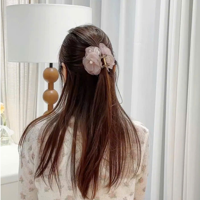 Kẹp Tóc Càng Cua Hoa Voan Tơ Đính Ngọc Trai – Phụ Kiện Tóc Nữ Nàng Thơ Dịu Dàng & Tinh Tế