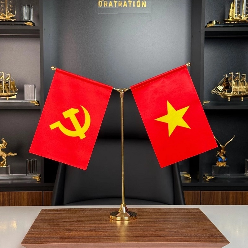 Cờ Tổ Quốc Và Bác quay bằng năng lượng mặt trời trang trí xe hơi, để bàn làm việc trangtri