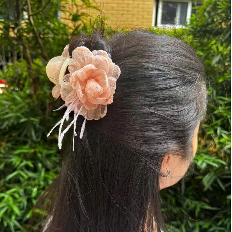 Kẹp Tóc Càng Cua Hoa Hồng Voan Lưới Đính Ngọc – Phụ Kiện Tóc Nữ Nàng Thơ Thanh Lịch & Sang Trọng