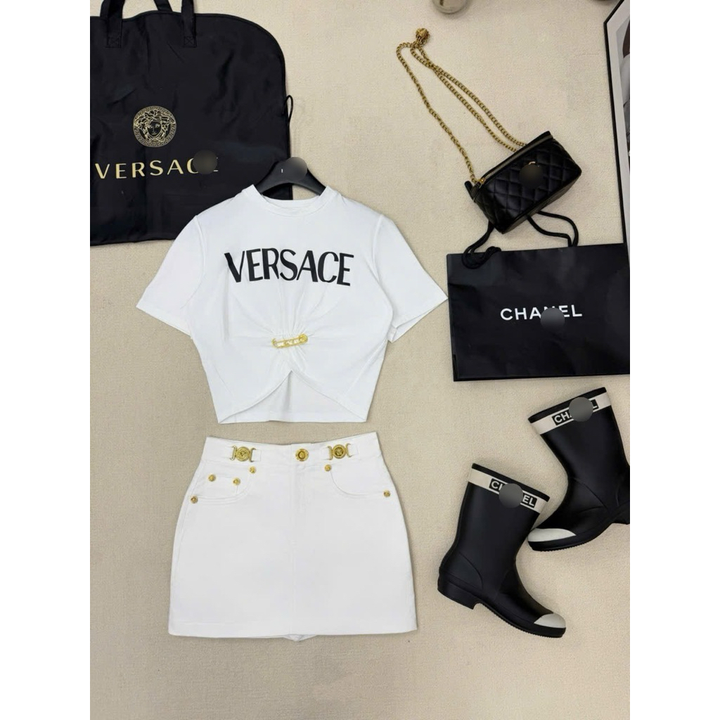 set áo thun chữ Versace& váy jean mỏng tag Versace