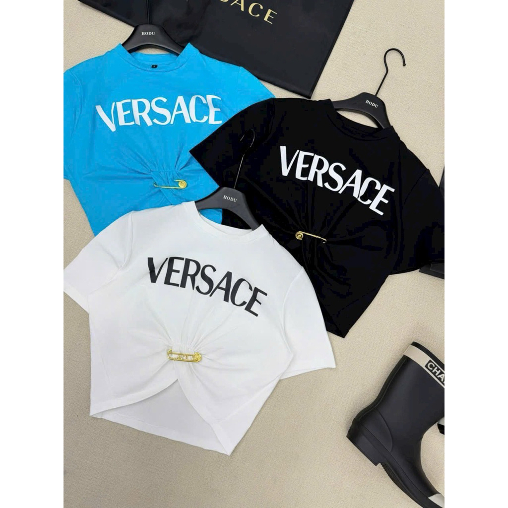 set áo thun chữ Versace& váy jean mỏng tag Versace
