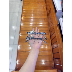 mua gọng tặng mắt không độ chống UV