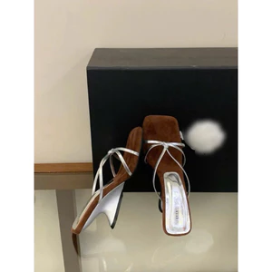 👠🎒🕶️👜…Guốc xuồng chéo