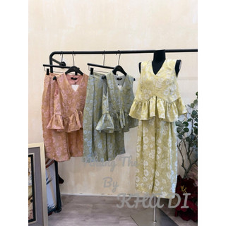 Sét áo lụa vân hoa sát nách bèo gấu + quần baggy thụng dáng lửng