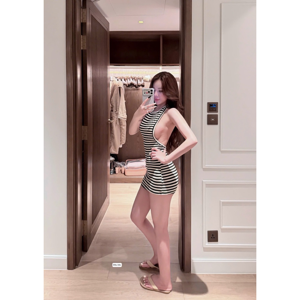Body ngắn hở lưng   Kẻ  sm Đen  sm